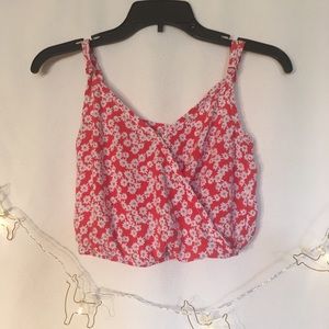 Kirra XS floral red and white crop top